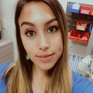 Meet your Posher, Claudia